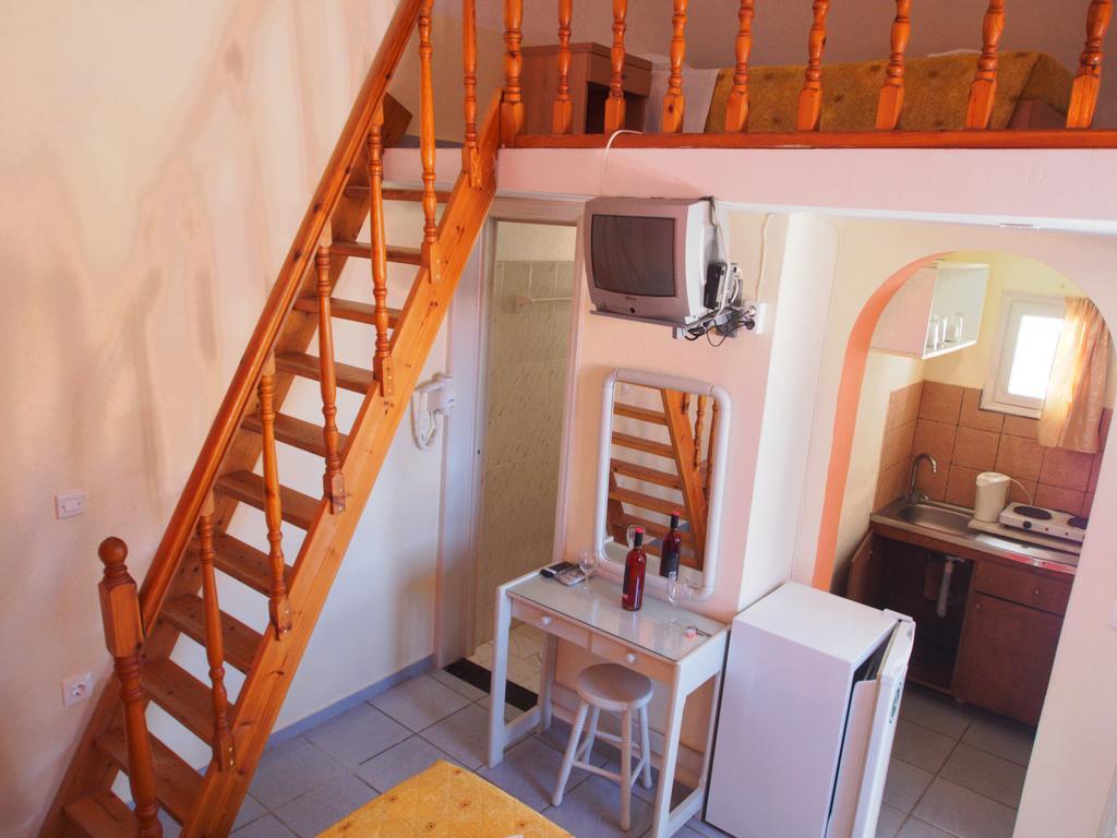 Markos 2* Perissa (Santorini)